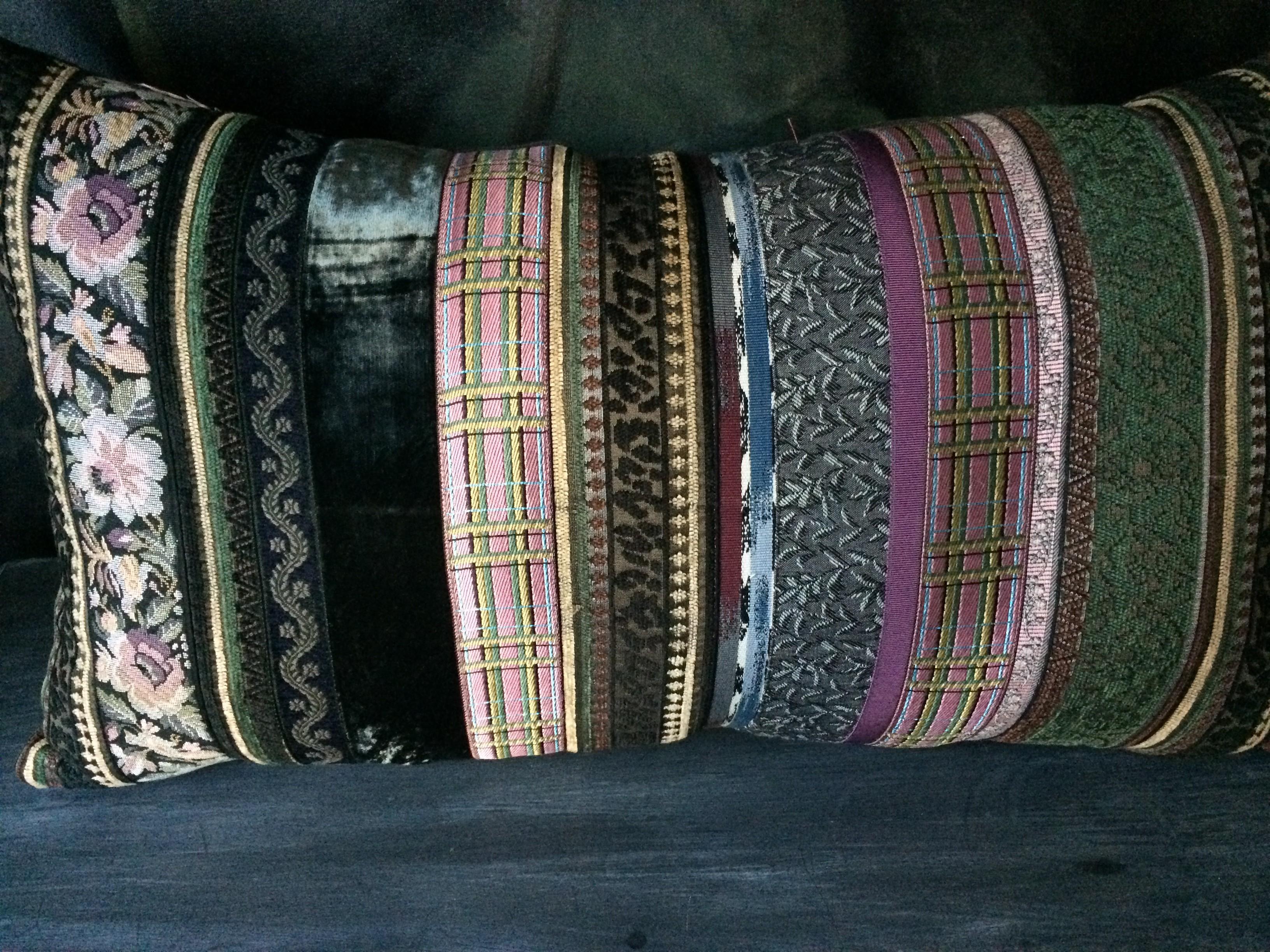 Grand Coussin Ancien Brodé L'Angélus - 62x43 Cm - France - Vintage