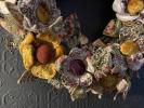 Couronne fleurs esprit baroque en tissus anciens recyclés