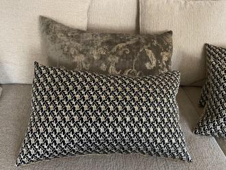 Coussin pied de poule lamé beige or noir