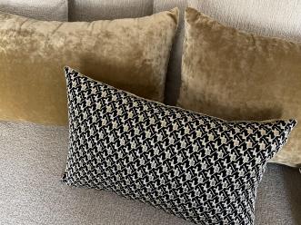 Coussin pied de poule lamé beige or noir